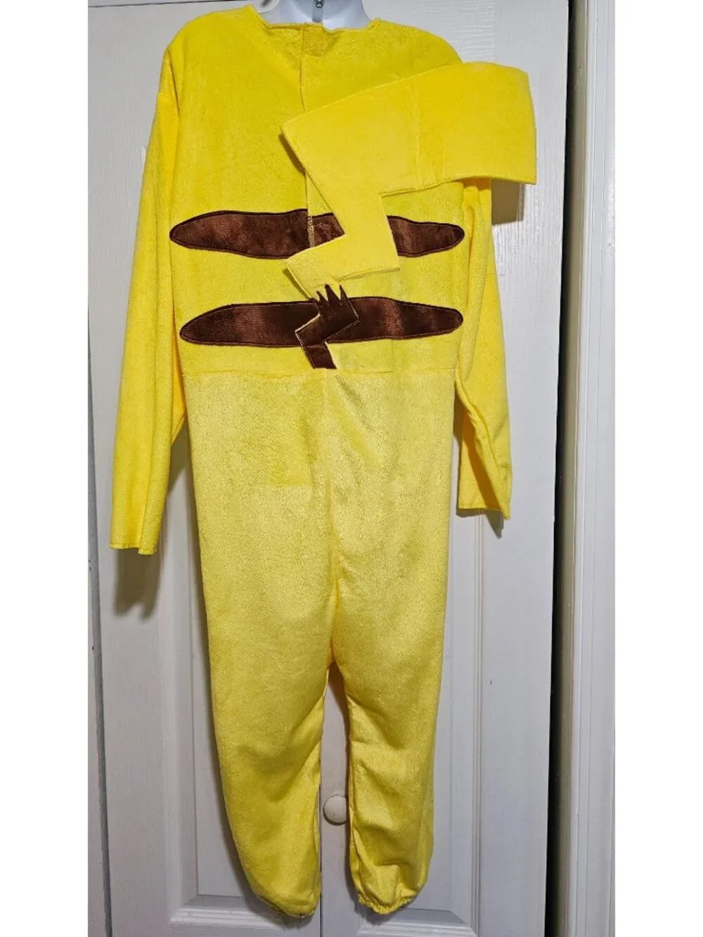 Pokemon Pikachu Costume Kids 4-6 Plush Hat Jumpsuit Tail Halloween Disguise NEW - Picture 3 of 5